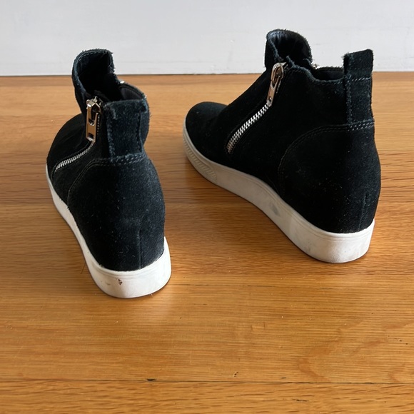 Steve Madden black platform sneakers with zippers on either side - Picture 2 of 3